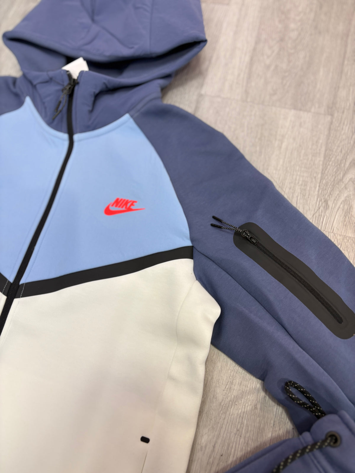 Buzo Nike tech fleece