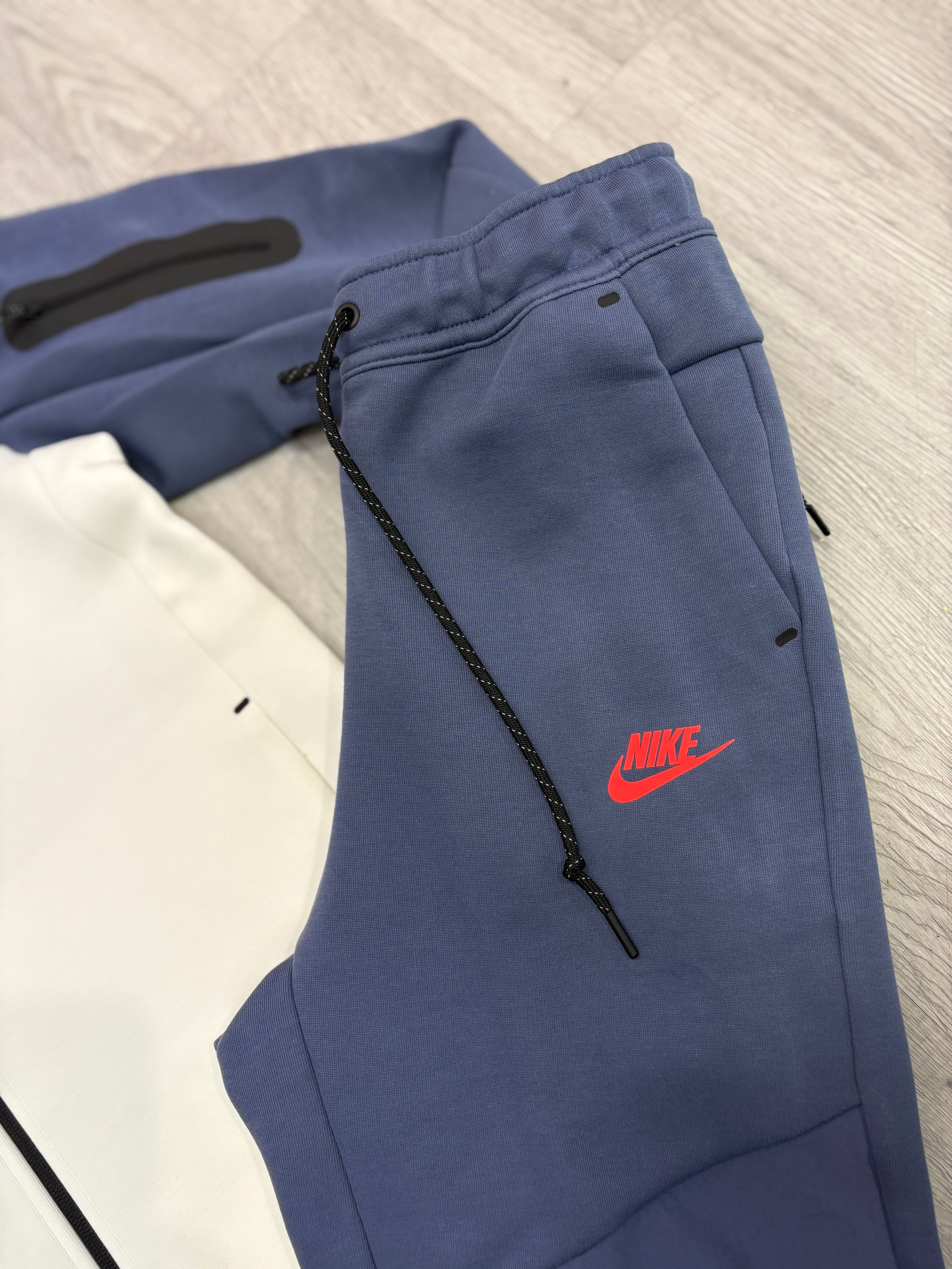Buzo Nike tech fleece